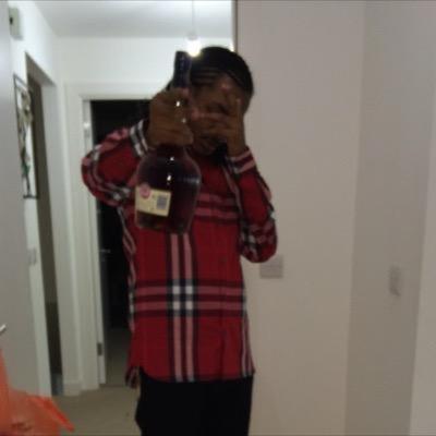 UgxQ2Lm1BxNIE8W's profile picture. 