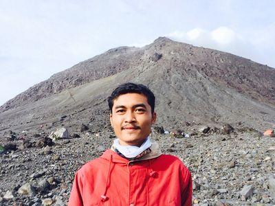 rifqiachie's profile picture. sederhana, kamu panggil cinta juga gak masalah.