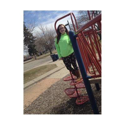 •HHS •Single •14 •Dancer •Youtuber •Cheerleader