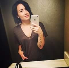Razões Do Meu Viver @ddlovato @Lua_Blanco ♥ ♫
Stay Strong ❤ ✄