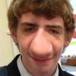 16 yer old collage student from great yarmouth who plays mincraft haha i do epic vidoes on youtube if you want to subscribe lol link down below