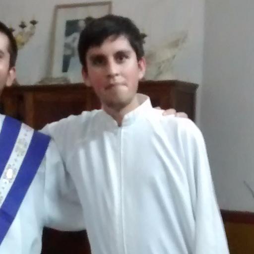 Católico. 30 años. Procurador. Estudiante de abogacía en la Universidad Siglo 21.