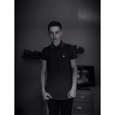 14 years old, rugby player, enjoy playing football⚽️, have a sound group of mates™