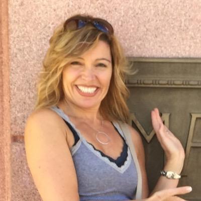 avidreader329's profile picture. 