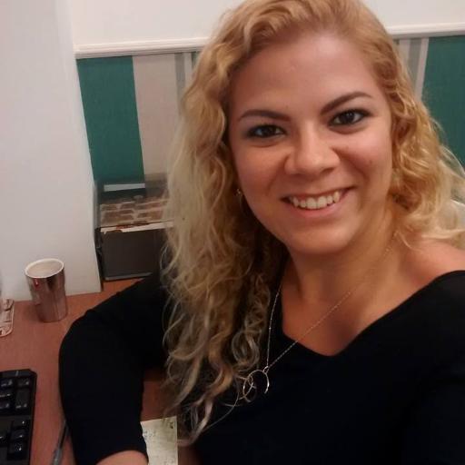 Eu gosto do impossível,tenho medo do provável, dou risada do ridículo e choro porque tenho vontade.Eu amo de verdade, aqueles pra quem eu digo isso.