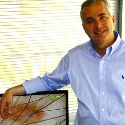 Médico dermatólogo, especialista en Cirugía Dermatológica, Láser, Rejuvenecimiento cutáneo y Cáncer de Piel. Docente permanente para médicos especialistas.