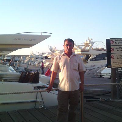 new account
لا يزال المرء أميًا حتى يقرأ ذاته.