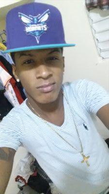 larabiia1's profile picture. Todo Lo Que Suve Tiene Que Caer ;)