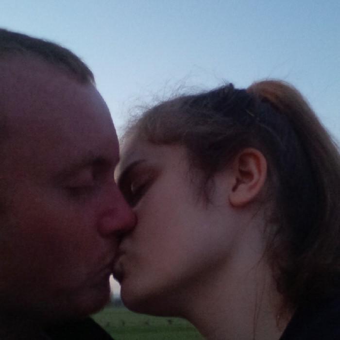 Hi my name is dan I'm 21 I have a beautiful girlfriend and I like cars :)