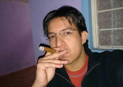 Music lover, geek, terapeuta respiratorio chingon, anime-fan, iba a ser actor porno pero me chingue el hombro. Solo doy RT's y tuiteo pendejadas.