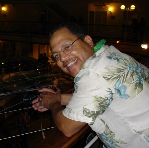 #30DC Member, Ex-New Yorker, music lover,  internet marketer, a voice and vision for online business junkies, moving the Twitterverse by connectivity & cool