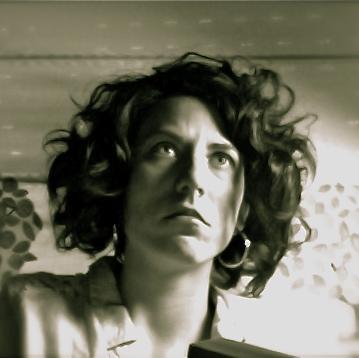 reBcasco's profile picture. ¿Periodista?. Blogger teatral. Boceto de actriz.