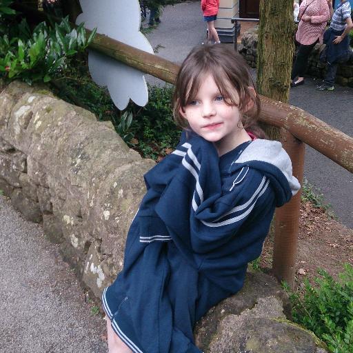 AzhriaLilu's profile picture. Writes random crap