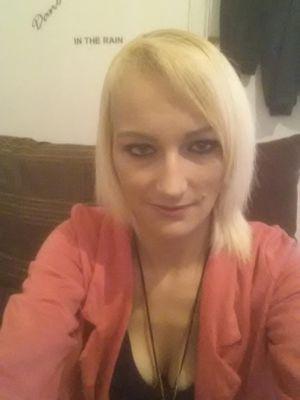 loser4cashpoint's profile picture. picture is @e25d088602614e0 who owns me and  she deserves every penny i have and now will be an ashtray to her and friends