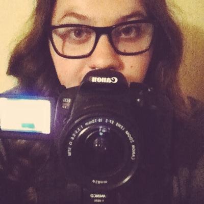 carolinesmithtv's profile picture. I really enjoy tea. I do this thing called YouTube. https://t.co/PR5vSRBmeH