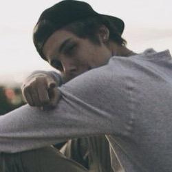 _biebsXespinosa's profile picture. It's kind of fun doing the impossible