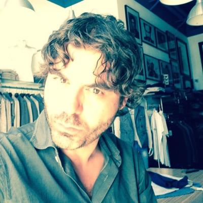 dodoverrastro72's profile picture. Uomo, '72, sposato, padre, 1,85, appassionato di moda e modi. ogni tanto un elucubrazione mentale.