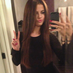 flopsqueen's profile picture. 