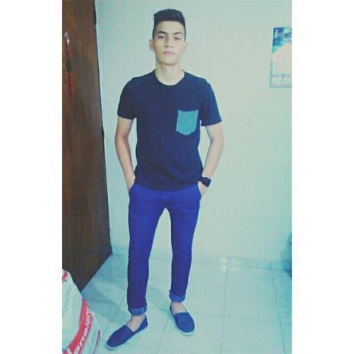 Me llamo humberto 
 doy follow back. y me gusta el futbol y tengo buenos tweets
