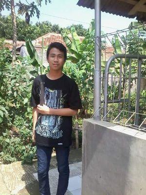 RafaSDFC's profile picture. I wanna running free and see the sky of victory lets do this revolution.
  I wanna running free, from they shadow black crowned lets blast the zionist plan.