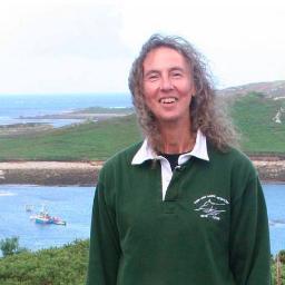 Dr Frances Dipper is a marine consultant, photographer, award winning author and lecturer. The Marine World: A Natural History of Ocean Life, 2016.