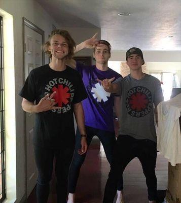 hasyalany_24's profile picture. I love laston and the kind of sucks!❤I'm might be not followed by @Ashton5sos and @Luke5sos but Im still be their fans cause i wanna make them proud