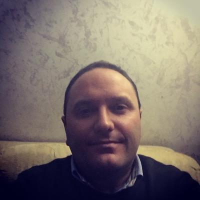 se non credi tu in te stesso chi vuoi che ci creda....io ho 42 anni e sono un libero professionista....sposato con due bimbe
