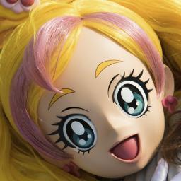 女の子タイプの着ぐるみが好きです。自分も中に入りたい願望があります。プリキュアショーには年に何度か行って写真も撮ってます。特に夏場のショーが好きです。