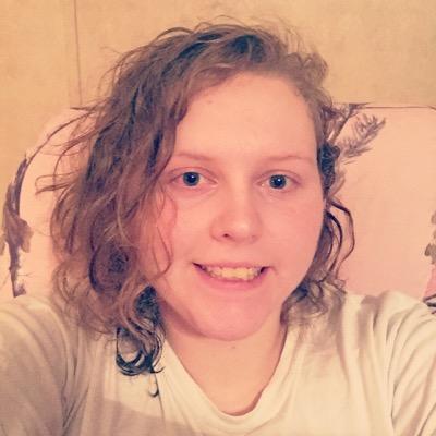 Hi:) I'm shanna. I'm 21 I have a 8 month old named Hollie! oh im also a huge Jonas brother fan! secretly married to Joe LOL
