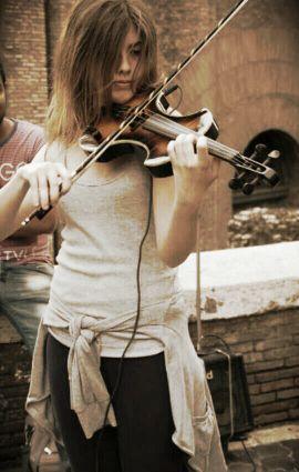 Joven violinista amante de la música. Ingeniería de Tecnologías de la Telecomunicación.
Joven Orquesta de Cuenca 🎻
Voluntaria de Cruz Roja Juventud ➕🔴