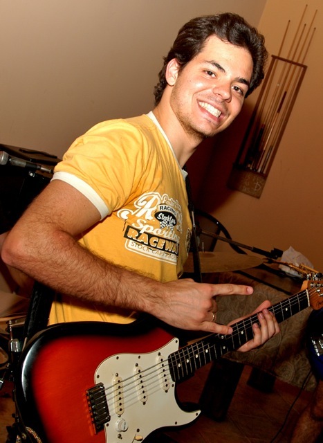 gilsanzovo's profile picture. Computer Engineer, tech-savvy, used to be a decent swimmer but currently working on that!