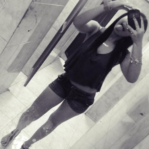 Chica de 16 años medio Enana,Amigable. Amante del CHOCOLATE y de la Actuacion*-* Magdielis Alfonzo:)