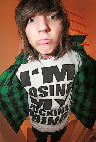 um hiiiiii.
I SWEAR I DIDNT PISS ON 'ER. 
Leah hacked your account! I LUV YOU FOOL!!!!!!!!!!
