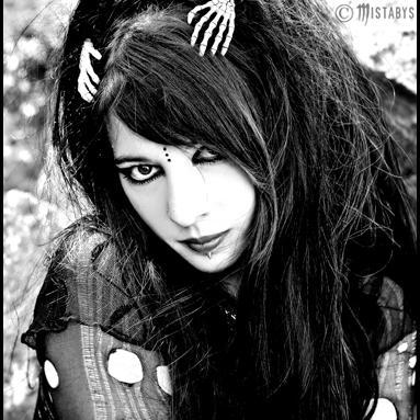 Mistabys, hybrid goth / metal creature, dark alternative model, married, mother, enjoying life, never serious. Et si jamais je parle français. #goth