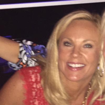 AMYHODES's profile picture. 