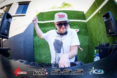 WhiteyDvine's profile picture. Dj/Producer :::: Lover of Deep House music in all forms .