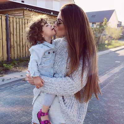 اؤمن بأن الانسان غالباّ يؤذي نفسه ..ب/نفسه..