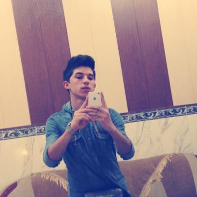 نحن لانرتب اماكن الاشخاص في قلوبنا...... لكن افعالهم تتولى ذلك