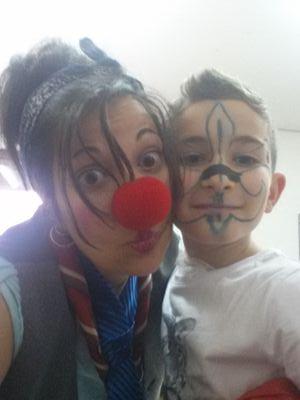 payasa.artista.scout...descalza.sonriente.soñadora. Mariposa de colores.