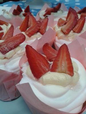 sprinklecrumbs's profile picture. delicious cakes by jay and jess.we use fresh local ingredients and conjure up fantastic cakes!!