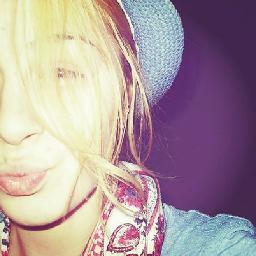 amelieekim1's profile picture. accro aux films et ciné :3 je m'ennuie trop vite #VDM