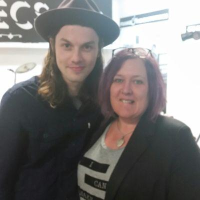 sammeow's profile picture. Slightly stupid but have a BSc so not that stupid :). Love Psychology... love music... love my camper van