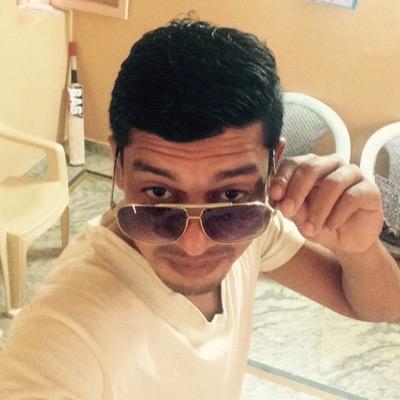 Jk10853954's profile picture. tum isq karlo kisi or se 
hame amir hone me thoda waqt lagega