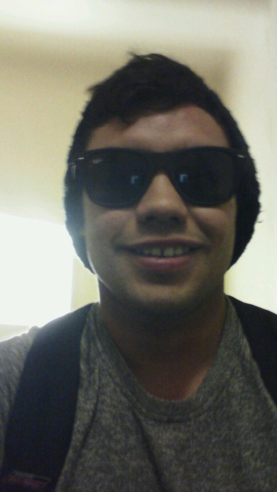 AlanPalmaUribe's profile picture. Una autobiografía es solo el ego del hombre, convertido en palabras vacias, no soy nadie por el momento solo un hombre a medias.