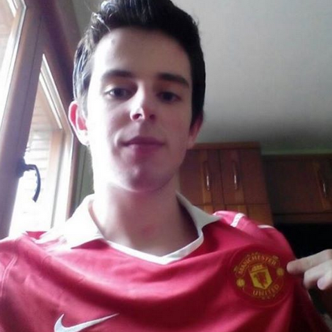 RealSaulvimovic's profile picture. Jugador de ajedrez en el Grupo Covadonga, aficionado del Manchester United.
