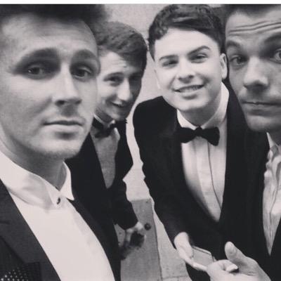 follow @addictofIwt