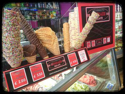 Sundaes_Gelato's profile picture. Ice cream shop.