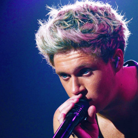 1D\J.B.\D.a.m.a.\Austin\Demi\13-07-2014 Best day ever\Prefiro ser menino e brincar com aviões de papel doque ser homem e brincar com o ♡ delas-Niall