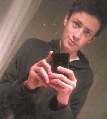 MatiMansi1's profile picture. Soy Mati, escritor, adolescente y medio tiro al aire. Nada eso, seguime y te sigo woo :0