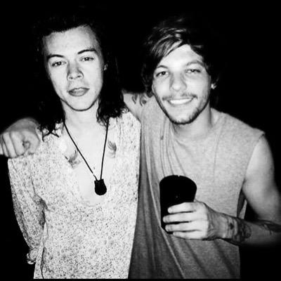 this is a free follow. you can follow my main acc @comeatmelarry if you'd like. tysm if you do! x